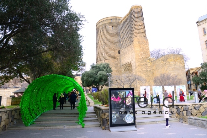  Bakıya gələn turistlər Novruz bayramını qeyd edir. Azerbaijan, Baku, 23 mart , 2018